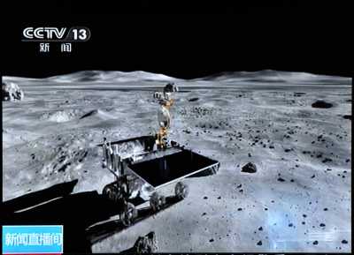 Die Chinesische Mondsonde setzt den Rover Yutu (Jadehase) auf dem Mond ab