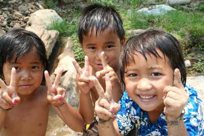 Kinder beim Baden