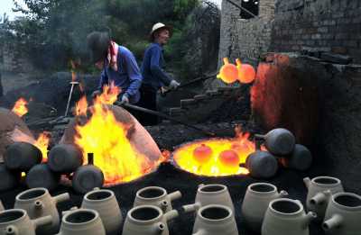 Herstellung traditioneller Töpferware in Weinan/ China